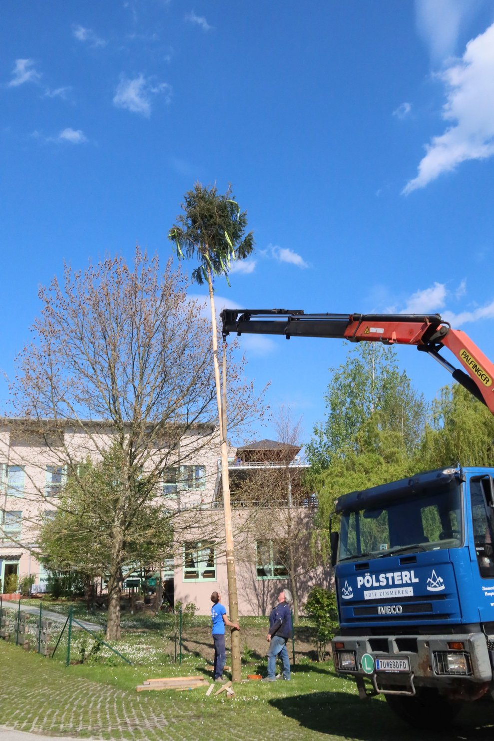 Baum steht.